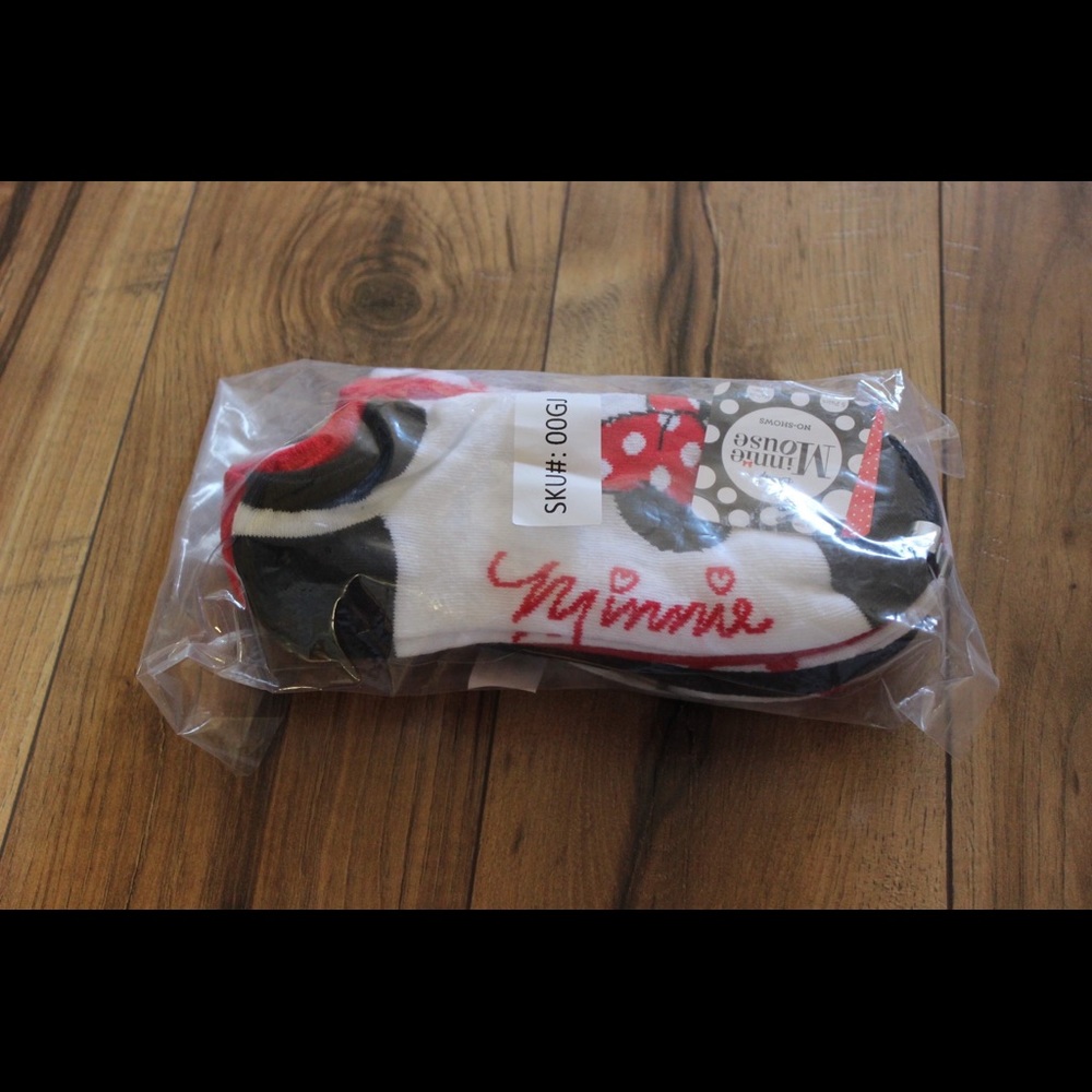 Minnie Mouse No-Show Socks ✨